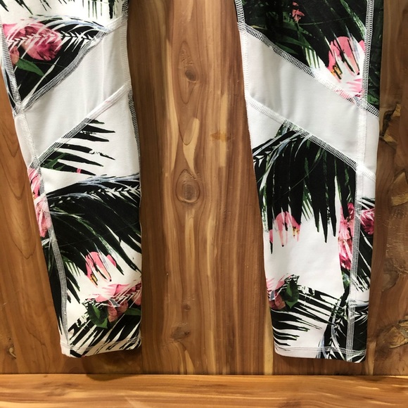 Fabletics- Gaviota Mesh- Tropical White - Picture 5 of 13